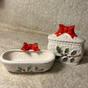 Vintage Enesco/Japan Holly Berry And Red Bow Woven Basket Dish & Napkin Holder